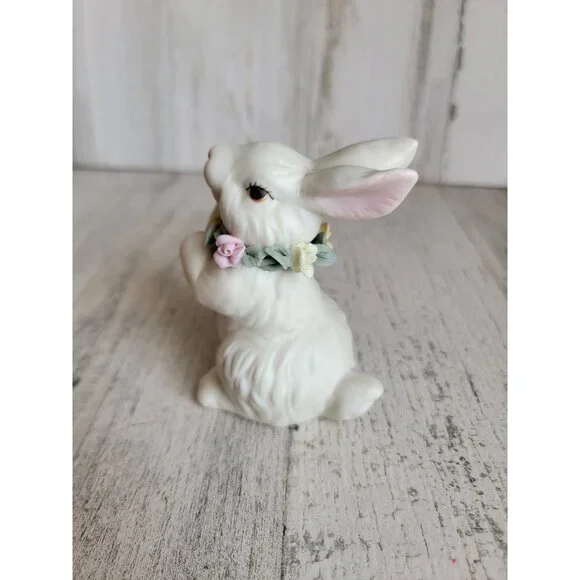 White ceramic rabbit carrot Easter Bunny flowering - Picture 6 of 7